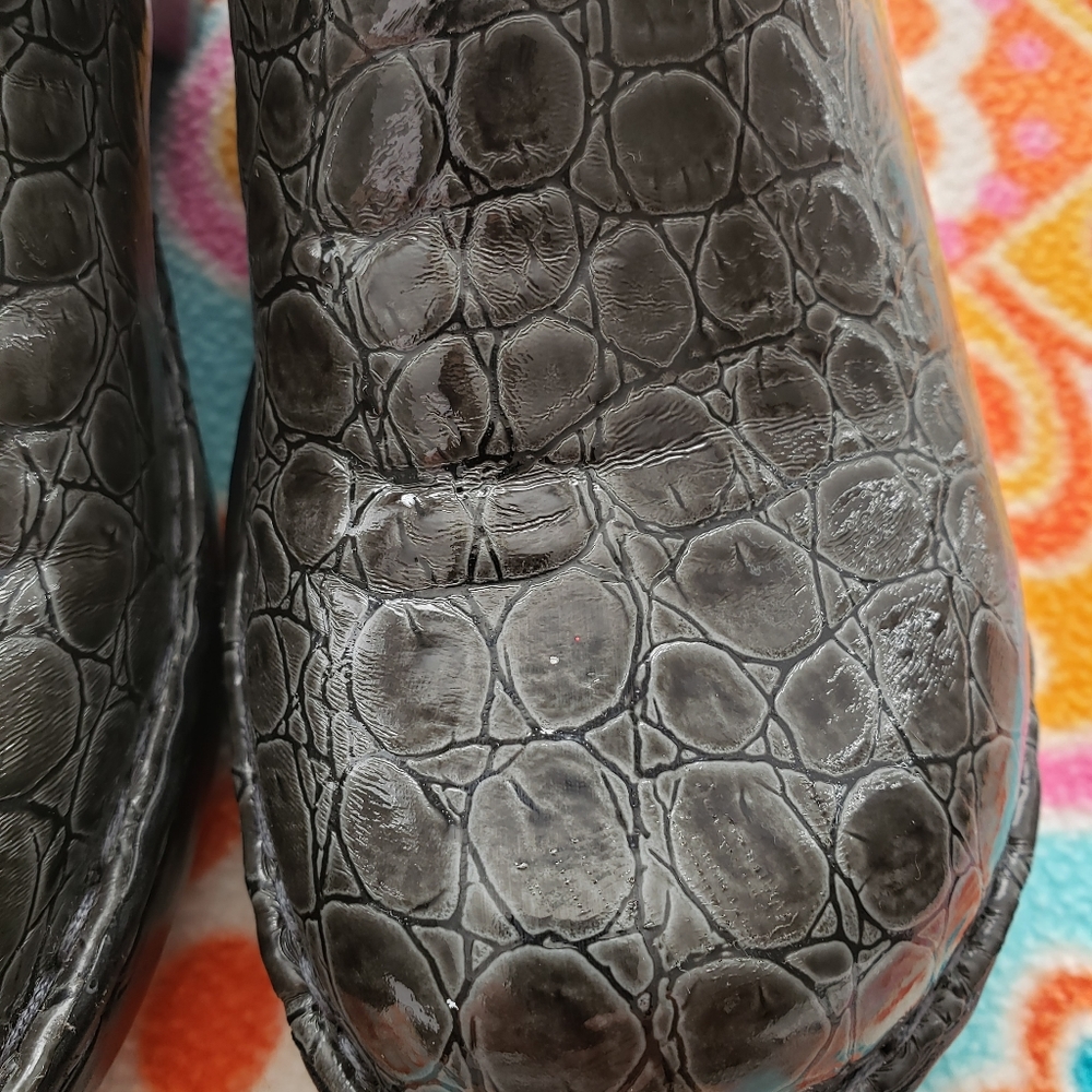 Boc Gray Alligator Pattern Clogs - image 3